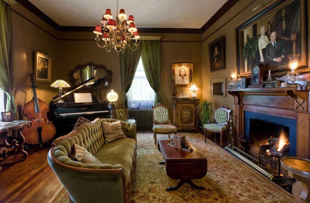 The Reynolds Mansion Bed & Breakfast Woodfin Exterior photo