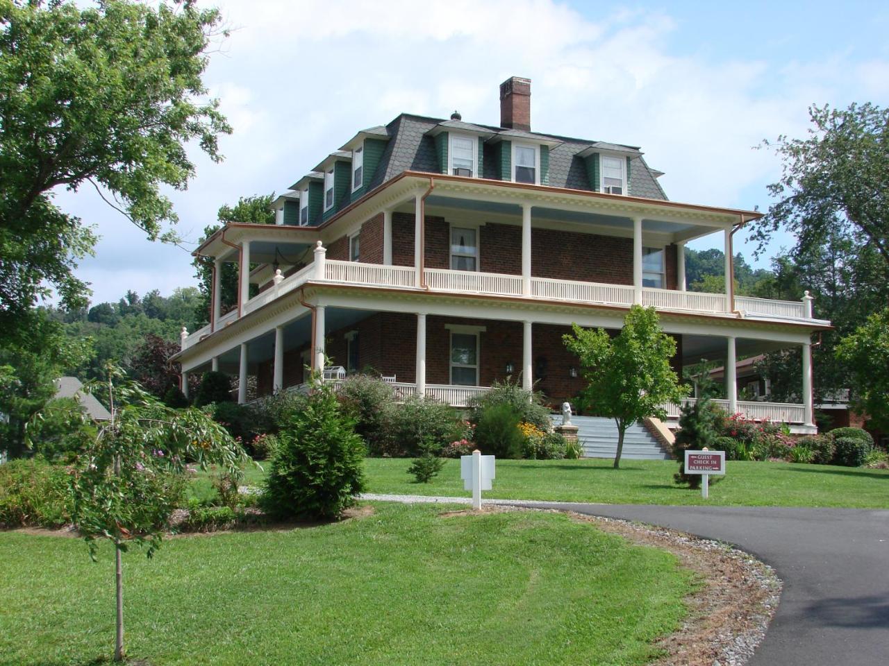 The Reynolds Mansion Bed & Breakfast Woodfin Exterior photo